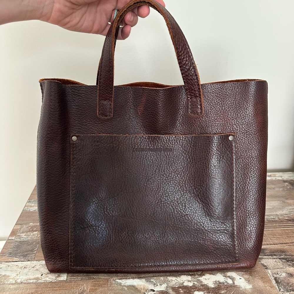 SALE 🙌🏻 Portland Leather :: AP Medium Crossbody Tote